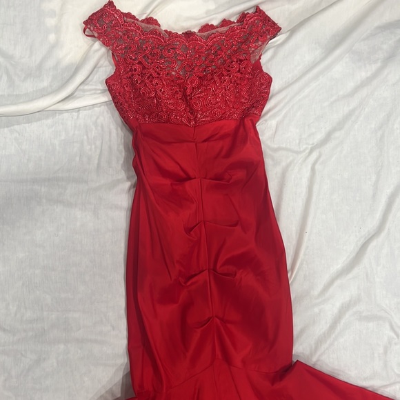 Red dress-macys /Floral Headband. - Picture 3 of 12